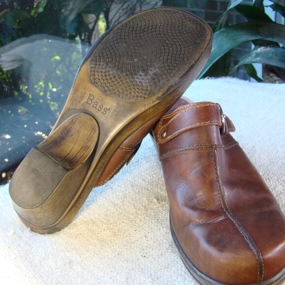 Bass tan genuine camel leather buckle slip-on clogs, size 8.5 - Picture 5 of 7